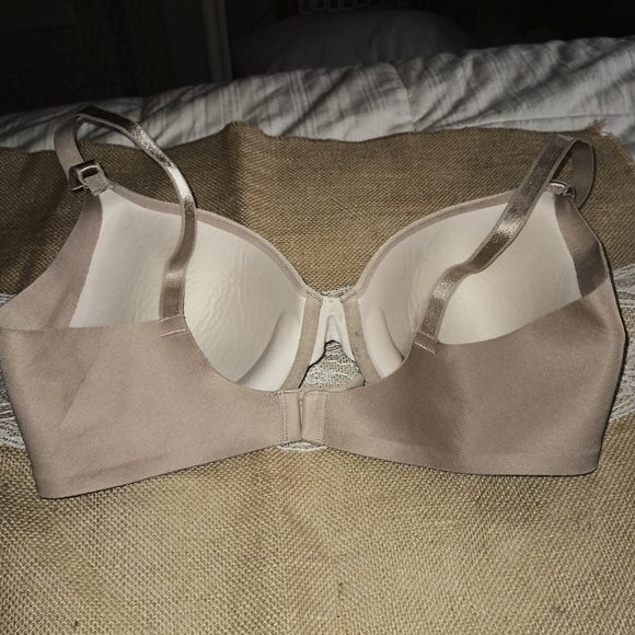 Women's beige bra made by warners 38c underwire - Picture 4 of 6